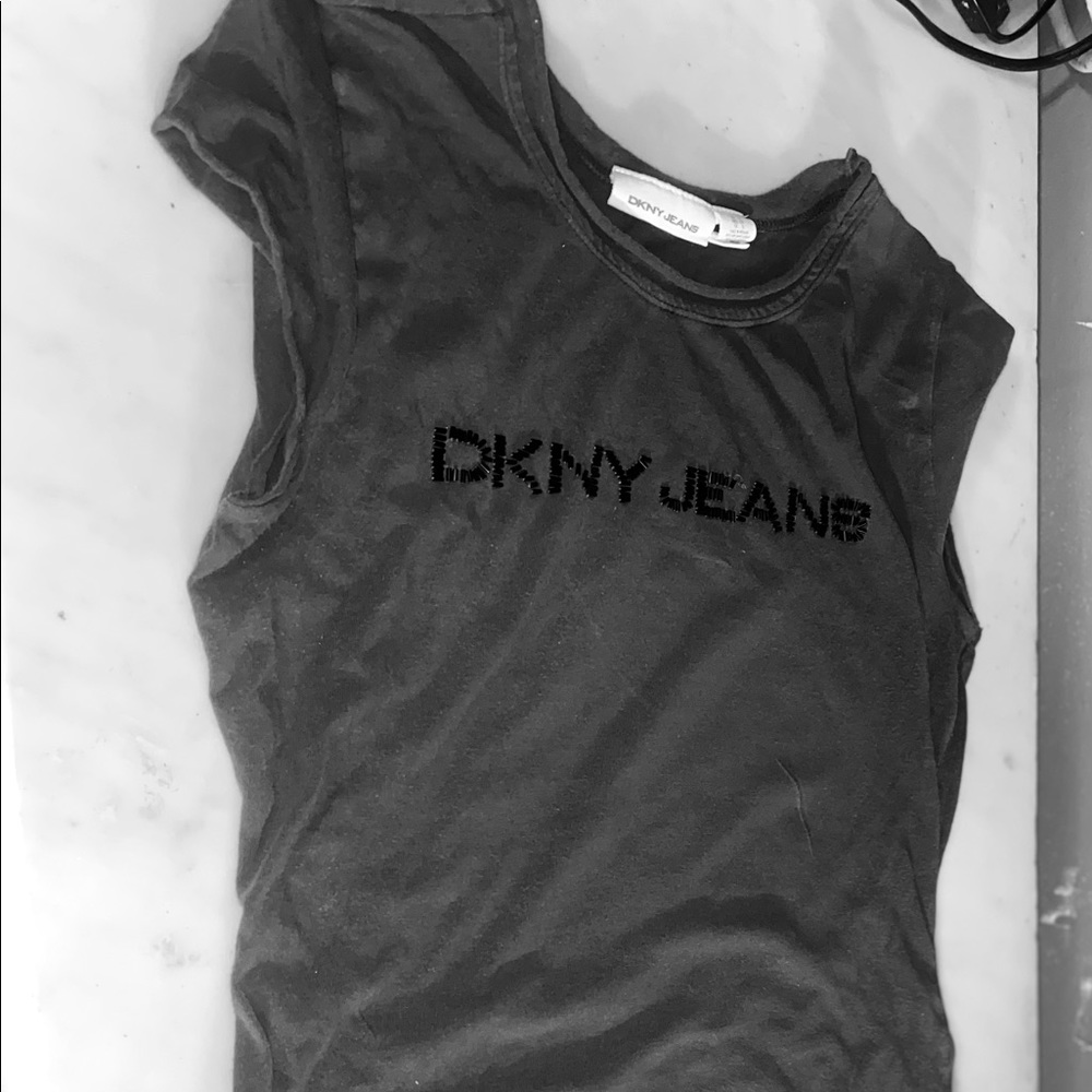 DKNY jeans tee, worn twice, adorable
